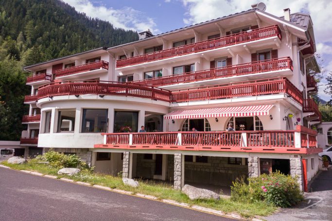 The west-facing frontage with red balconies, of the Chalet-Hotel La Sapinière in Chamonix.